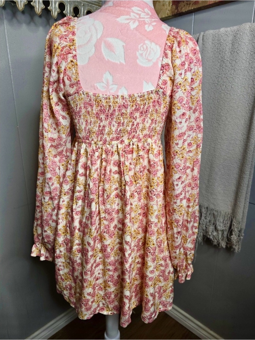 Coco + Jaimeson Pink Floral Bell Sleeve Smocked Mini Dress Size Large - Picture 5 of 7